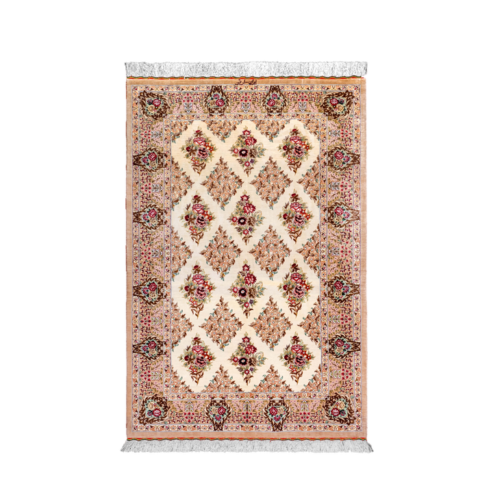 سجادة فارسية حريرية مصنوعة يدويًا All Over Floral، بلون بيج، 148 × 100 cm