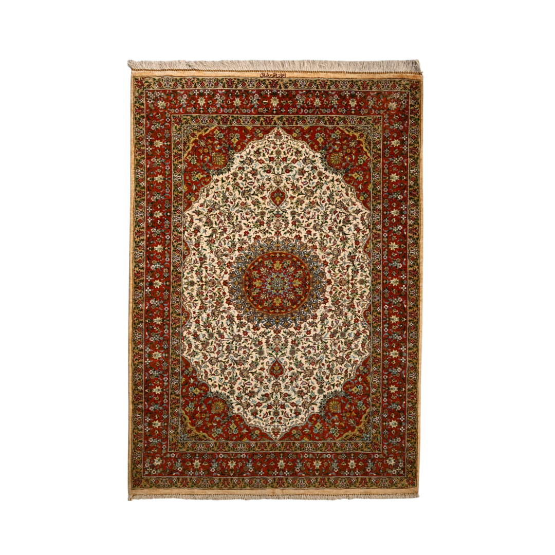 Medallion Persian handmade silk rug in Beige, 147 × 97 cm