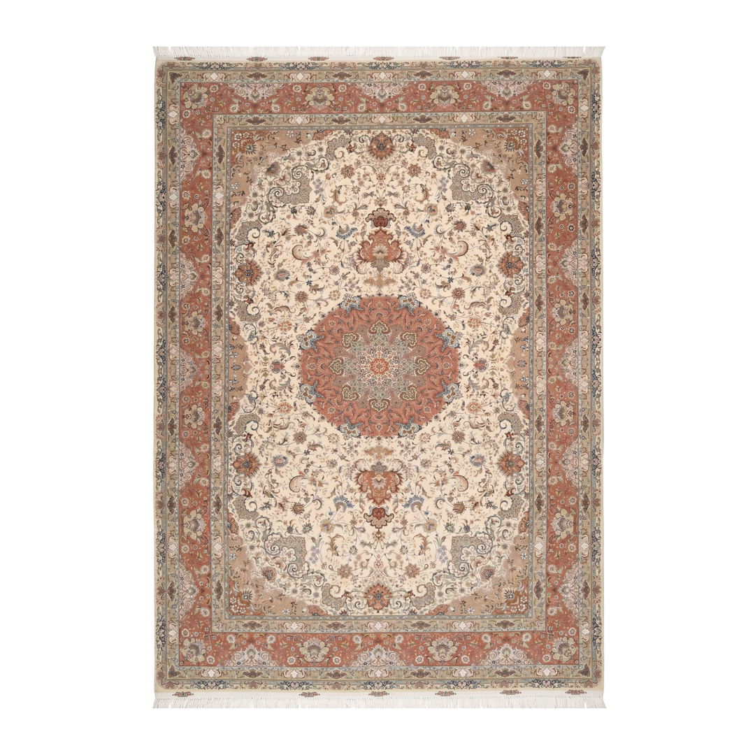 Medallion Shah Abbasi Persian handmade wool and silk rug in Beige, 600 × 400 cm