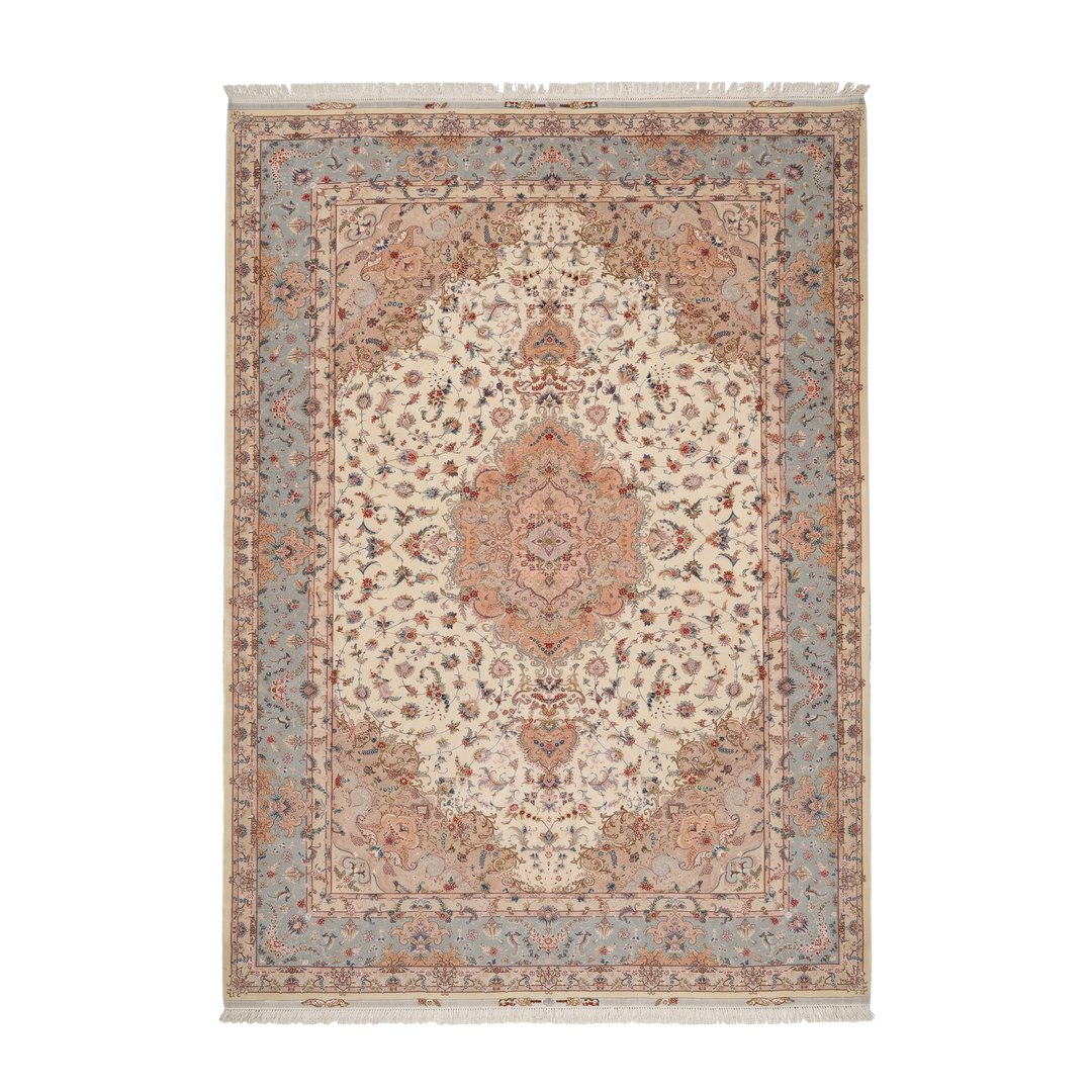 Medallion Shah Abbasi Persian handmade silk rug in Cream, 600 × 392cm