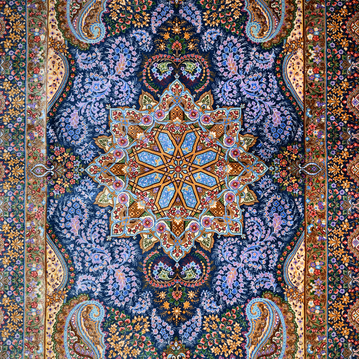 Medallion Persian handmade rug