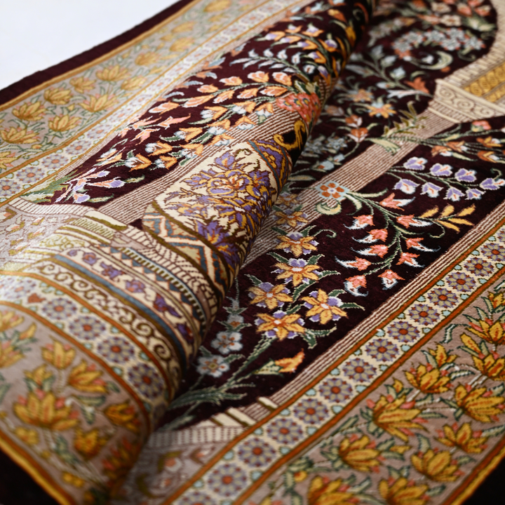 Vase Persian handmade rug