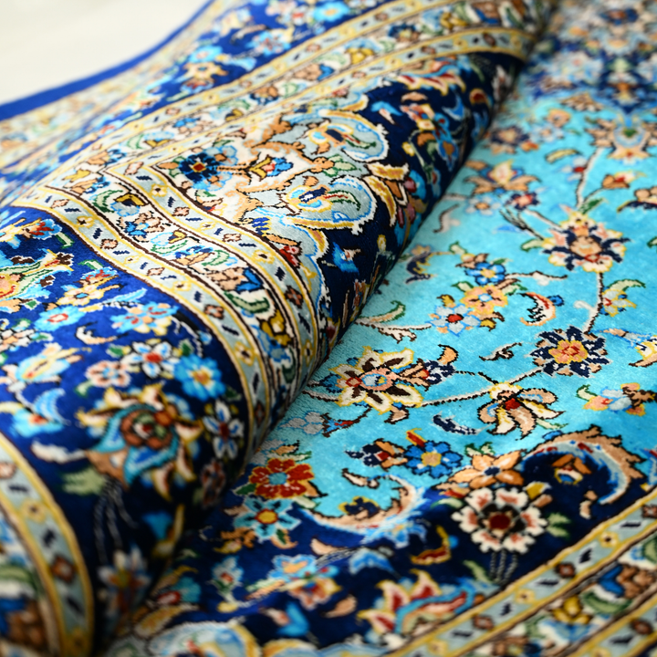 Central Medallion Persian handmade silk rug in Blue, 142 × 97 cm