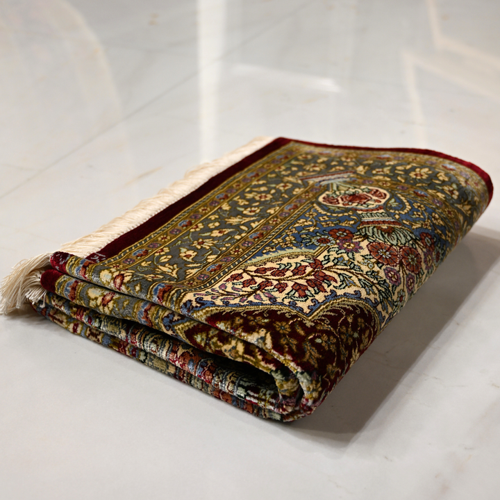 Prayer Persian handmade silk rug in Red, 115 × 76 cm