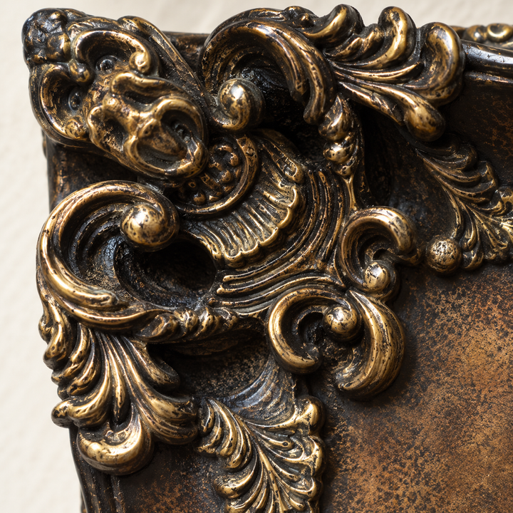 MW-1041: AI-styled macro of the ornate antiqued frame corner and its raised scroll relief. Refer to original product photograph for exact details.